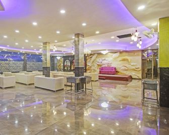 Collection O Chandralok - Tijāra - Lobby