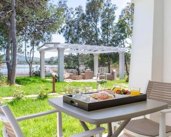 Maristesi Suites&Rooms - Siniscola - Innenhof