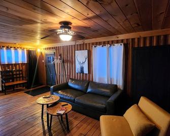 Le Merisier, Chalet Authentique et Rustique - Nominingue - Wohnzimmer