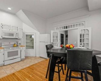 Cozy&Chic Apartments Near Downtown - Philadelphia - Dining room