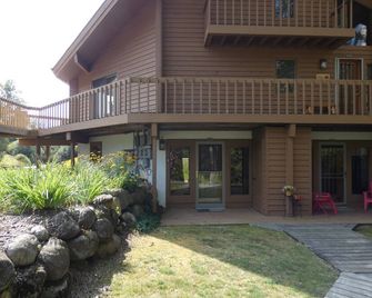 Playing Hookie at Schuss - Bellaire - Building