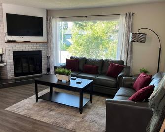 Upper level home in Grande Prairie - Grande Prairie - Sala de estar
