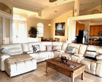 Luxury Villa Pleasure Cape Coral German Rental - Matlacha - Living room