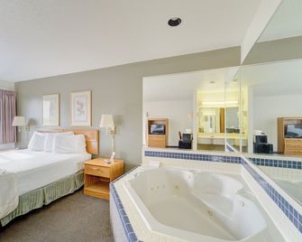 Capital O Amerihost Inn and Suites Fulton Hwy 54 MO - Fulton - Habitación