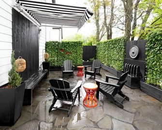 Private Pet-friendly Secret Garden Loft Oasis - Bentonville - Patio