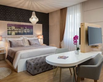 Vip Rooms - Split - Bedroom
