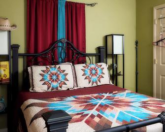 Pleasant Days Lodging Southwest Cottage - Homosassa - Bedroom