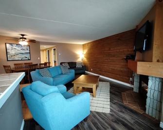 Royal Harbour Resort - The Blue Mountains - Living room
