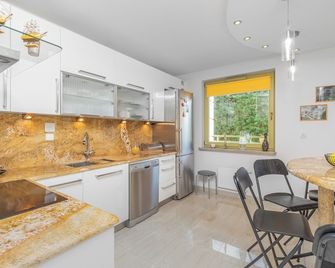 Seaside Apartment in Sopot by Renters - Sopot - Kitchen