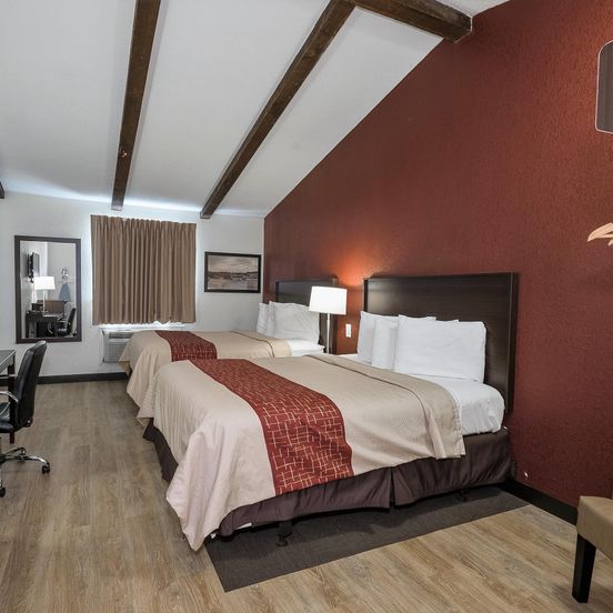 Bedroom view of Red Roof Inn Lancaster Strasburg