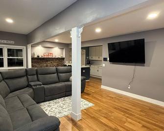 Take a break and unwind at Plymouth Lakefront Retreat with a Hot Tub - Newton - Living room