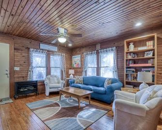 Cedar Cottage - Historic Charm in Cedar Key - Cedar Key - Sala de estar
