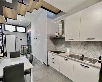 Modern Loft with Jacuzzi[30m meter]. - Collegno - Cucina