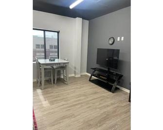 Luxury 1 bedroom loft centrally located to it all! - Dearborn - Laundry facility