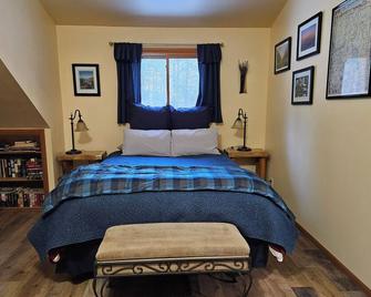 Private Guest Quarters in the Heart of the Bitterroot Valley - Hamilton - Bedroom