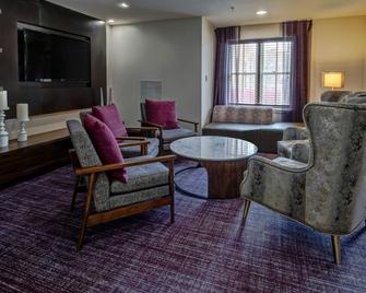 Courtyard by Marriott Kansas City Country Club Plaza - Kansas City - Living room