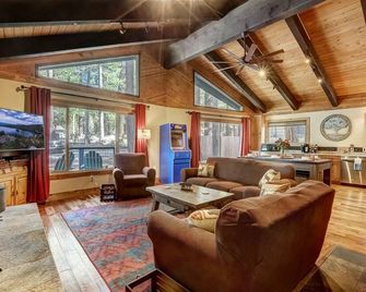 Willow's Hideaway - Pet Friendly Cozy Cabin - South Lake Tahoe - Wohnzimmer