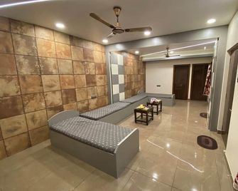 Zaid & Nida House - Panchgani - Lobby