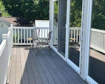 Beautiful Lake Views with Balcony - Elevated Ranch in Allegan - Allegan - Balcony