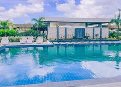 mesavirre garden residences - Bacolod - Pool