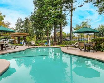 Best Western John Muir Inn - Martinez - Pool