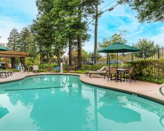 Best Western John Muir Inn - Martinez - Pool