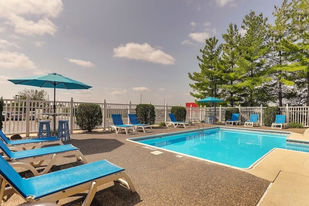 Alluring Quincy Stay! Panoramic Views, Indoor/Outdoor Pool | 3 Units - Quincy - Piscina