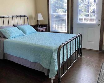 Green Loft in Philadelphia, MS; #1 - Philadelphia - Bedroom