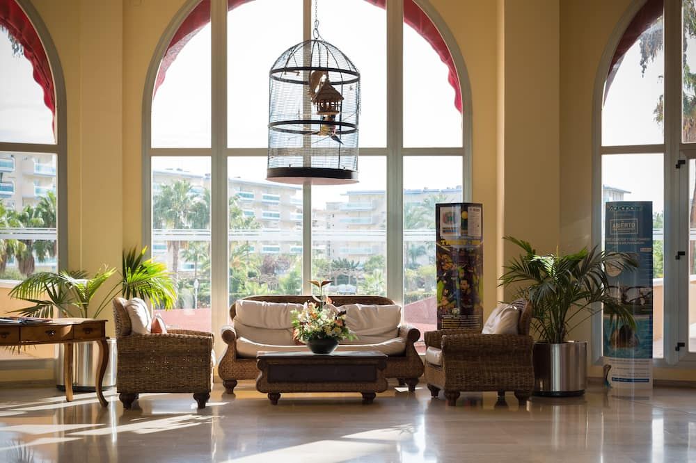 أوتلز لا أثييندا