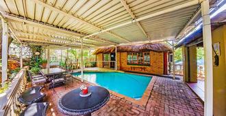 Amper Bo Guest House - Pretoria - Pool