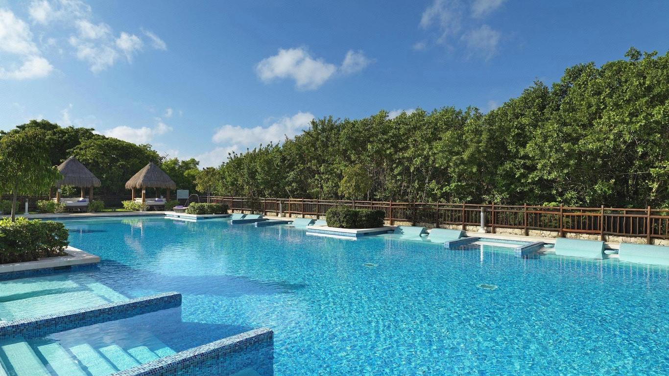 Royal Service at Paradisus La Perla