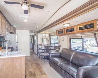 Moab Rv Resort Glamping Rv Fully Setup Ok42 - Moab - Wohnzimmer