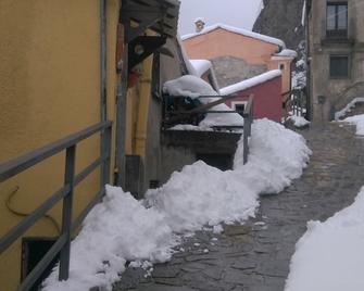 Casa Vacanze Margherita - Sasso di Castalda - Brienza - Building