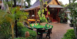 Thongbay Guesthouse - Luang Prabang - Innenhof
