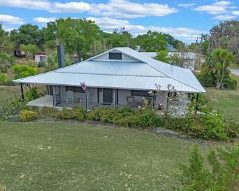 Charming 3-bdrm house. Spacious yard, plenty of parking, & a peaceful setting. - Montverde - Edificio