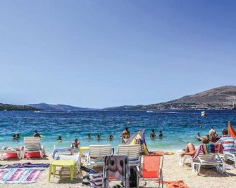 Gorgeous apartment in Okrug Gornji - Okrug Gornji - Plaża