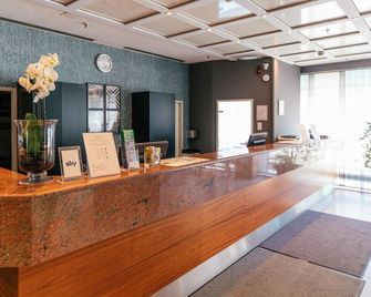 Hotel Excelsior - Central Station - Frankfurt am Main - Front desk