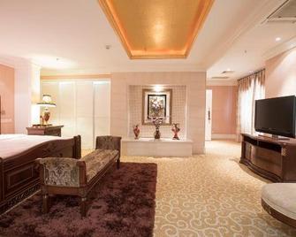 Kangcheng Jianguo International Hotel - Bayingol - Sala de estar