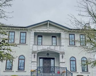Shaughnessy 3bdrm Suite near VanDusen Gardens - Vancouver