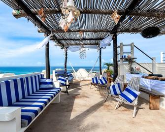 The Sur Suite room with a view of the Carribean Sea Isla Mujeres, Mexico - Isla Mujeres - Patio