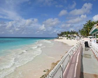 Easy Beach Access from Your Cozy and Well-Maintained Room | 2 Units w/ Balcony - Bridgetown - Playa