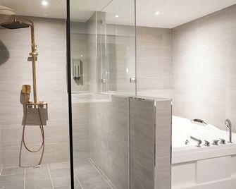 The Riverside Hotel & Motel - Kaohsiung - Bad