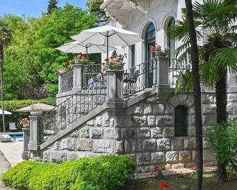Hotel Villa Astra - Lovran - Outdoors view