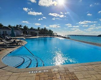 bimini bay breezy sage 2/2 condo steps from pool beach clubhouse - Bailey Town - Piscina