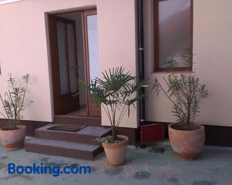 Guest House Villa Herbarium - Slavonski Brod - Building