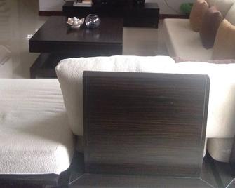 Budget Friendly Staycation House - Las Piñas - Living room