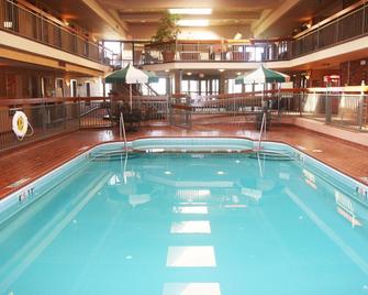 Auburn Place Hotel And Suites - Cape Girardeau - Pool