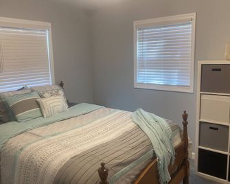 Quaint, Private Setting, 3-4 Miles From Somc & Kdmc Hosp. - Portsmouth - Slaapkamer