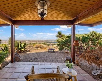 Charming house in fabulous Palmdale with amazing lake view and WiFi - Palmdale - Balcony
