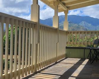 North Shore Tropical Studio with breathtaking mountain views! - Waialua - Ban công